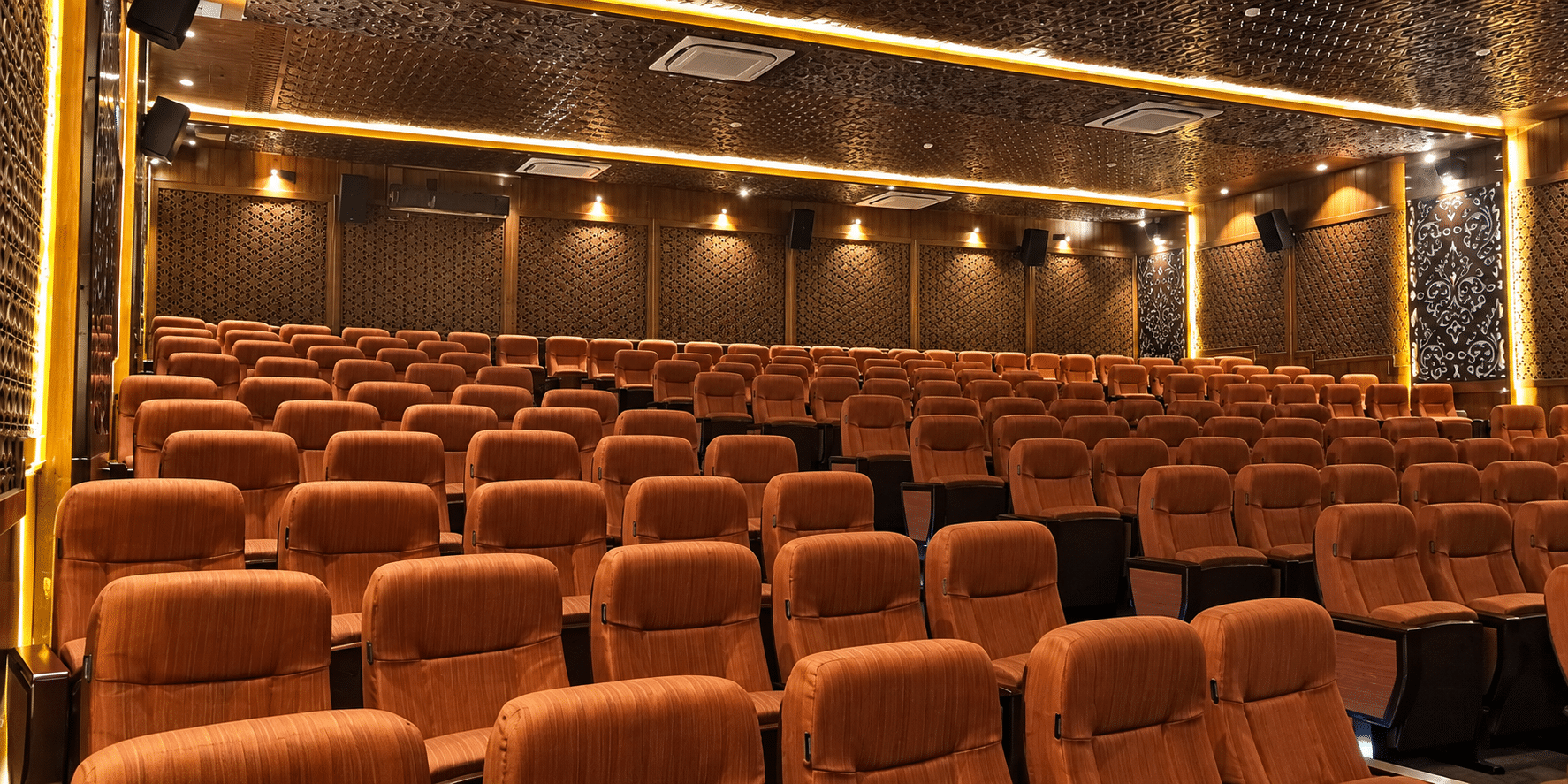 Government of Jammu & Kashmir Auditorium at Raj Bhavan (Srinagar) - Photo 4